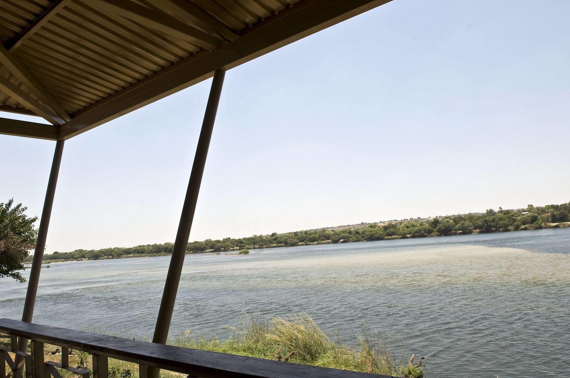 Protea Hotel By Marriott Zambezi River Lodge Katima Mulilo Exteriör bild